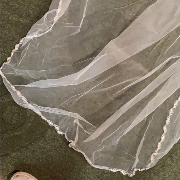 Hand beaded tulle wedding veil, cathedral length - Picture 3 of 9